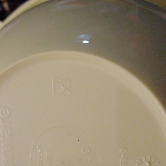 4/$40 New Greenish Yellow Tupperware Thatsa Extra Mini Bowl - 600 mL - Picture 5 of 6